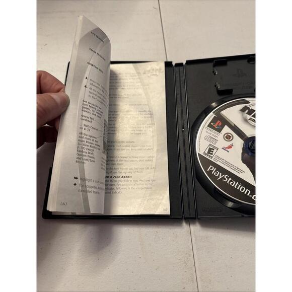 NHL 2002 (Sony PlayStation 2, 2001) Complete with disk, manual. Like new! - Picture 3 of 5